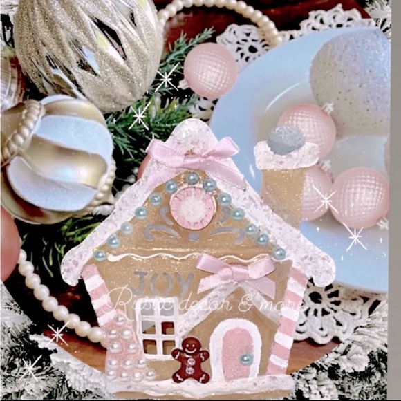 Gingerbread house candle holder - Picture 1 of 2